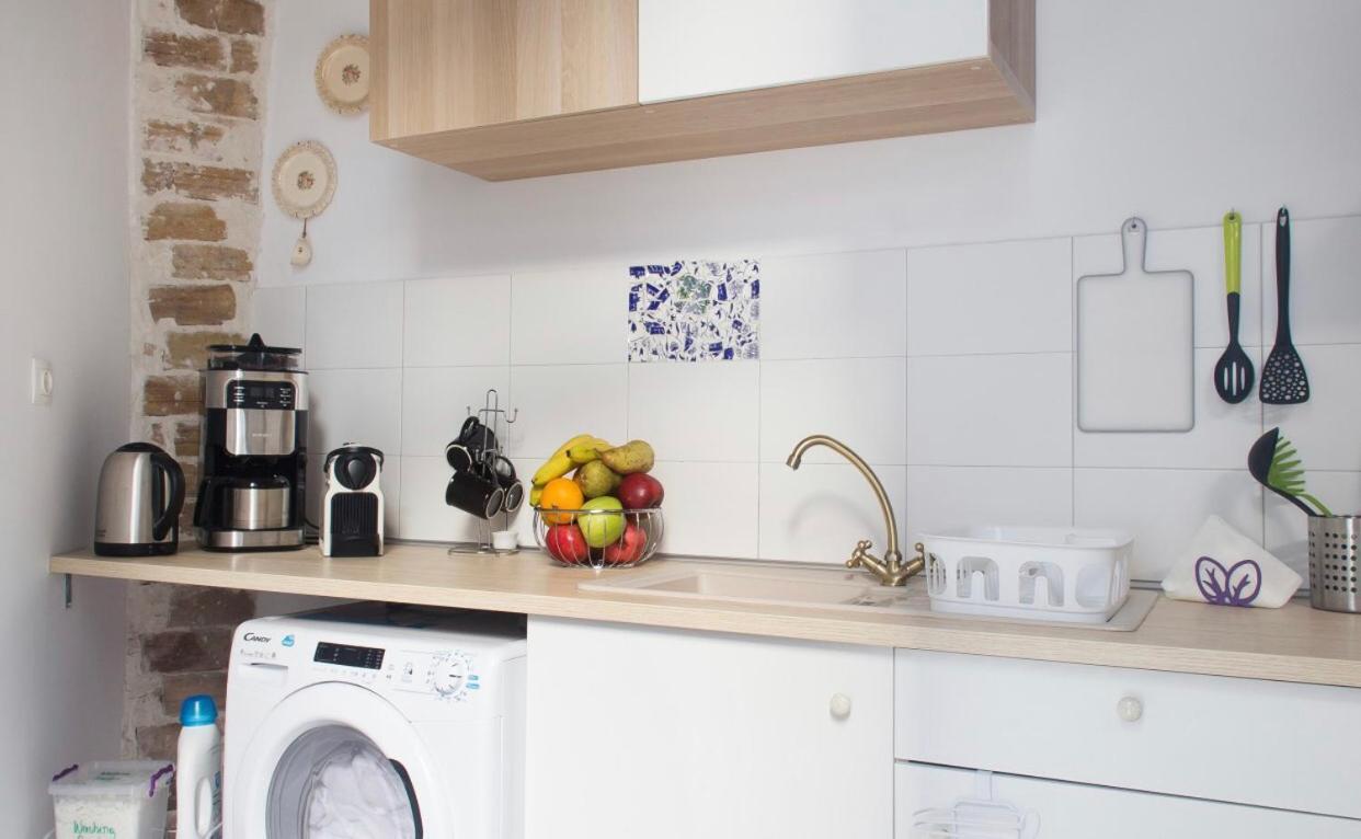 A Litte Taste Of Home Guest House Αθήνα Εξωτερικό φωτογραφία